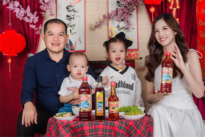 Tính Thành bàn giao khai trương website Nước mắm Bách Nhĩ